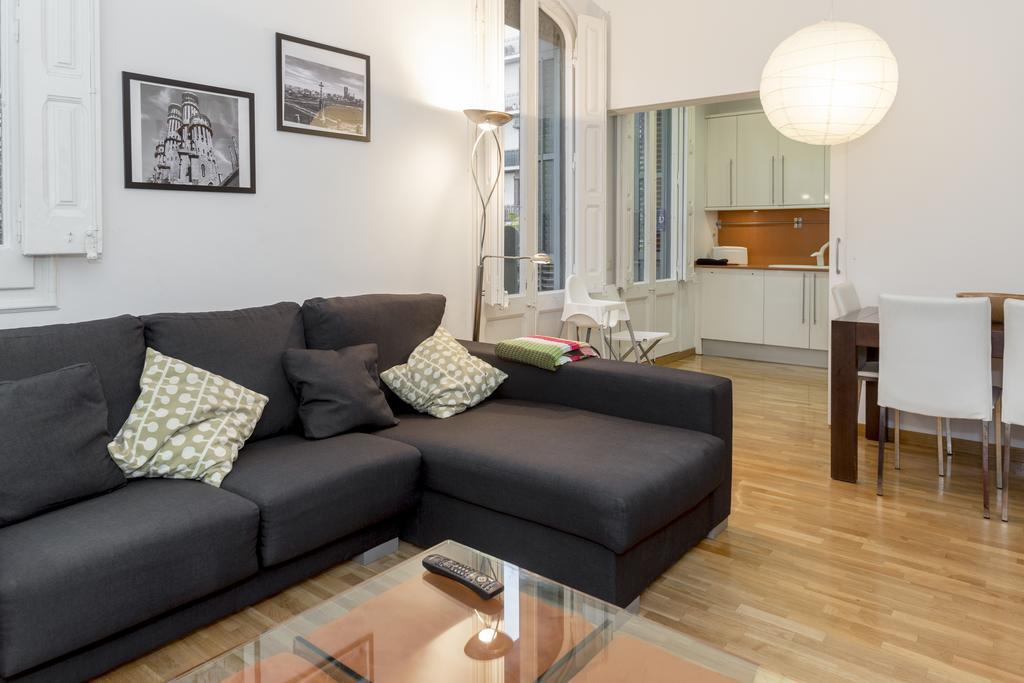 Gaudi Apartment บาร์เซโลนา ภายนอก รูปภาพ